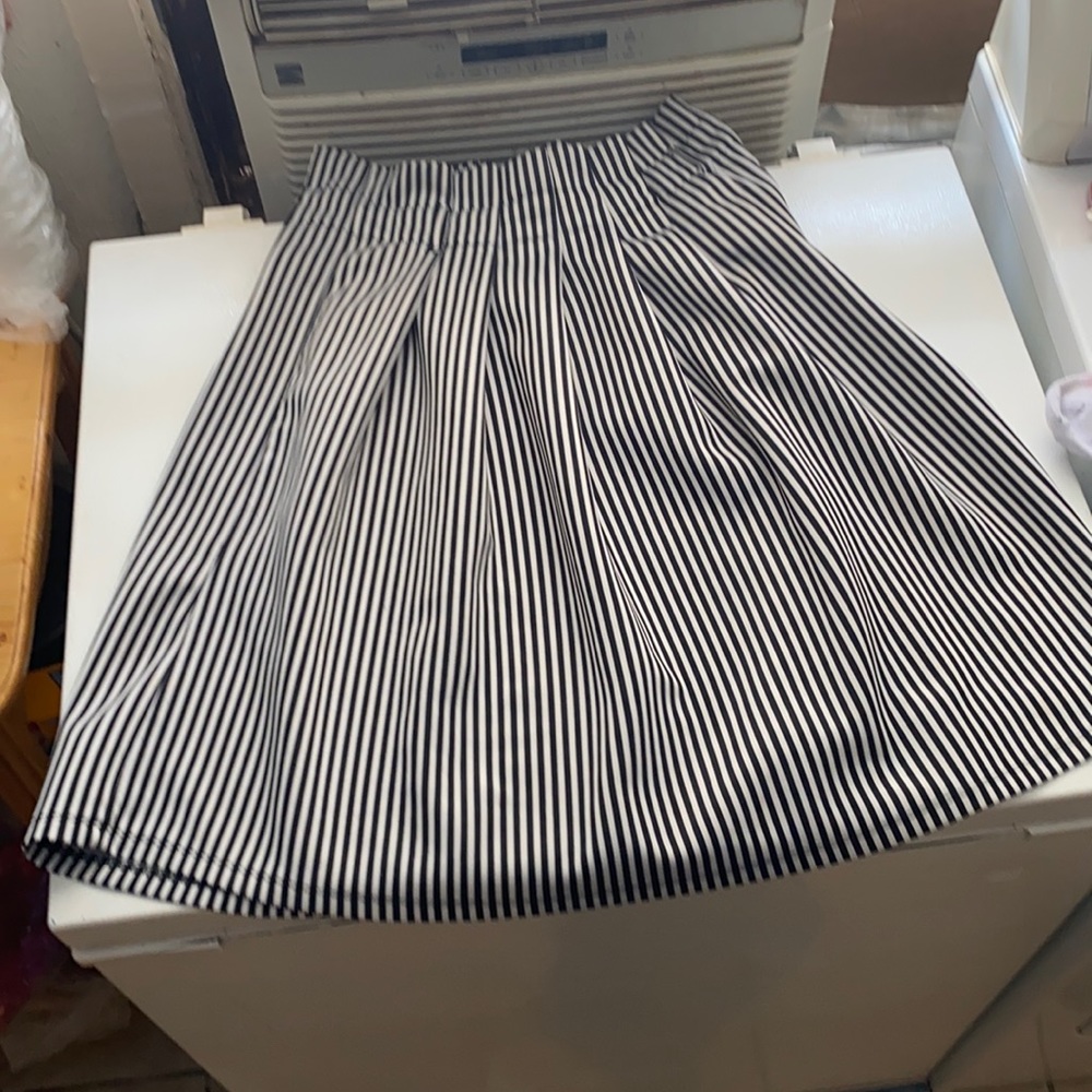 Cute mid length skirt